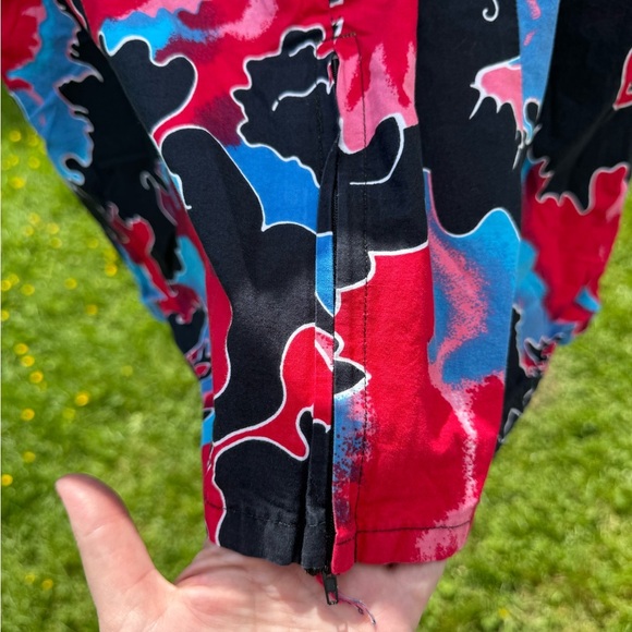 Hawaiian 🌺 Vibrant Abstract Print Top - Picture 4 of 4